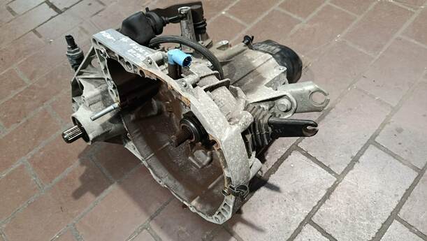 Foto: SCHALTGETRIEBE 5 GANG eines Dacia Sandero 1.4 MPI