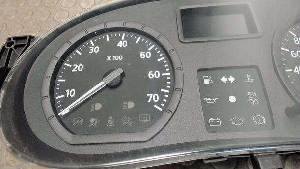 Foto: TACHOEINHEIT / KOMBIINSTRUMENT eines Dacia Sandero 1.4 MPI