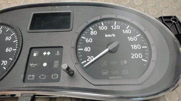 Foto: TACHOEINHEIT / KOMBIINSTRUMENT eines Dacia Sandero 1.4 MPI