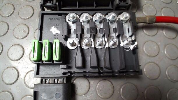 Foto: SICHERUNGSKASTEN BATTERIE eines Seat Toledo 1.9 TDI