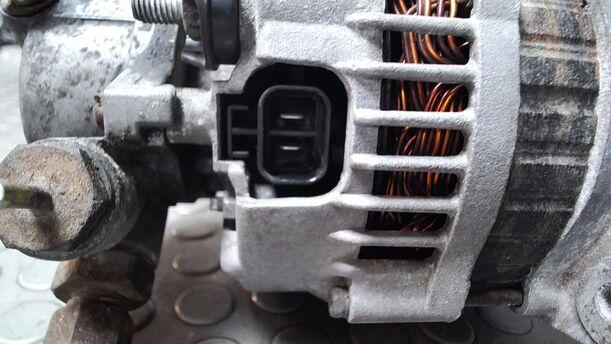Foto: LICHTMASCHINE ( 100 A ) eines Opel Astra 1.7 DTI