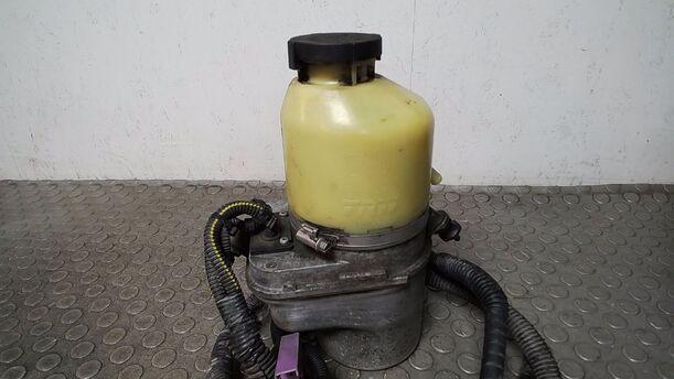 Foto: PUMPE SERVOLENKUNG ( TRW 2 ) eines Opel Astra 1.7 DTI