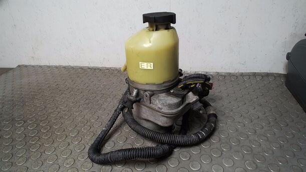 Foto: PUMPE SERVOLENKUNG ( TRW 2 ) eines Opel Astra 1.7 DTI