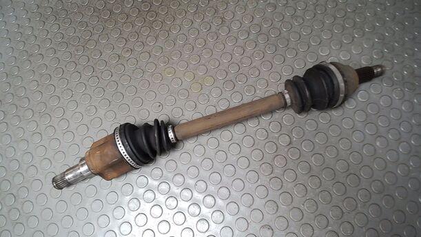 Foto: ANTRIEBSWELLE LINKS ( SCHALTGETRIEBE ) eines Ford Fusion 1.4