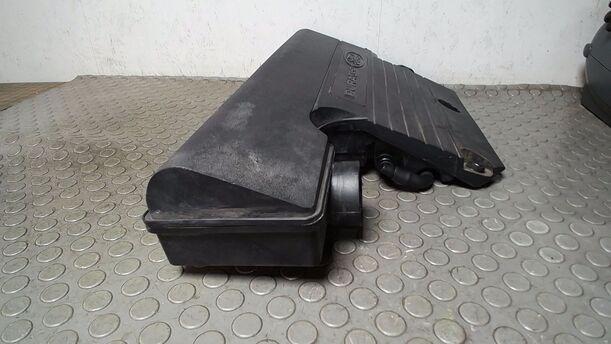 Foto: LUFTFILTERKASTEN eines Ford Fusion 1.4