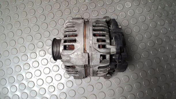 Foto: LICHTMASCHINE ( BOSCH / 100 A ) eines Opel Corsa 1.0 12V