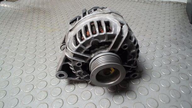Foto: LICHTMASCHINE ( BOSCH / 100 A ) eines Opel Corsa 1.0 12V