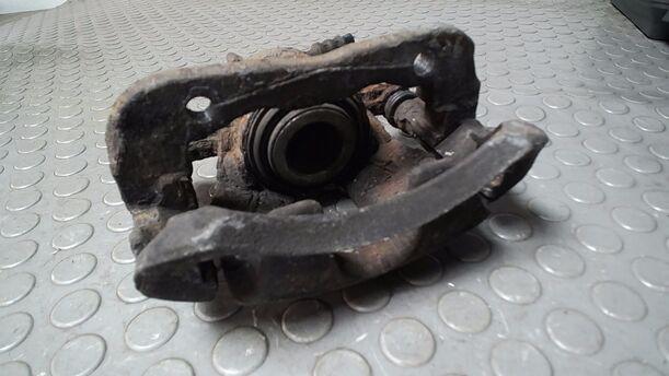 Foto: BREMSSATTEL VORN RECHTS eines Opel Corsa 1.0 12V