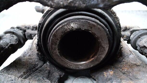 Foto: BREMSSATTEL VORN LINKS eines Opel Corsa 1.0 12V