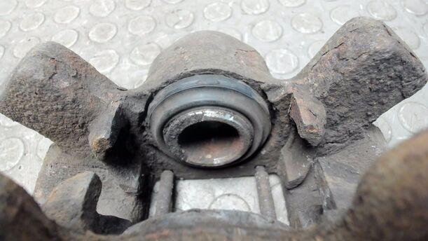 Foto: BREMSSATTEL HINTEN RECHTS eines Volvo V70 2.4