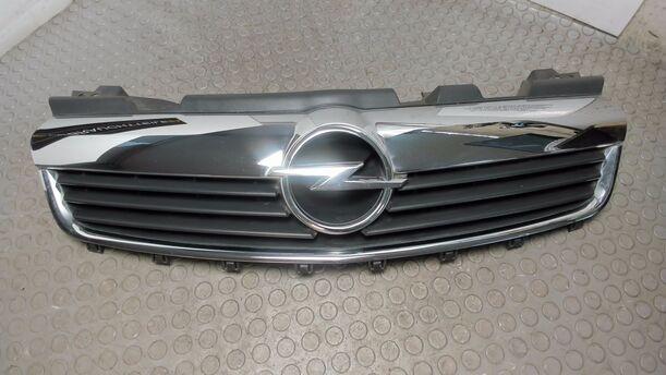 Foto: KÜHLERGRILL eines Opel Zafira 2.2 Automatik