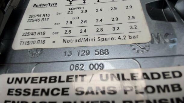 Foto: TANKKLAPPE / TANKDECKEL eines Opel Zafira 2.2 Automatik