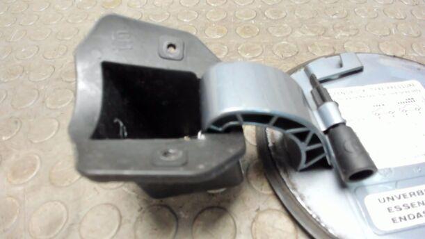 Foto: TANKKLAPPE / TANKDECKEL eines Opel Zafira 2.2 Automatik