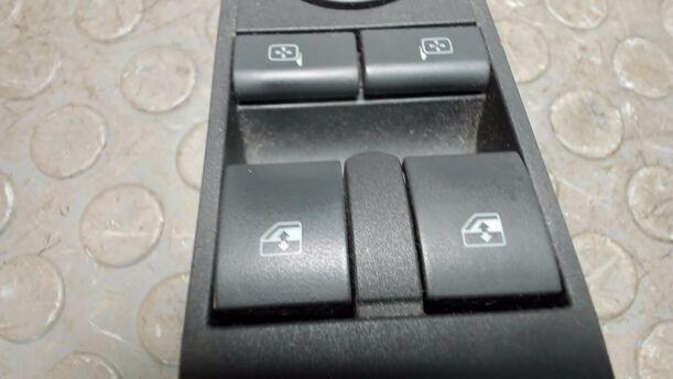 Foto: FENSTERHEBERSCHALTER eines Opel Zafira 2.2 Automatik