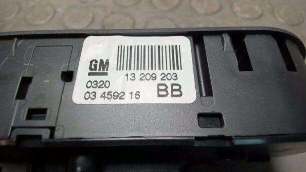 Foto: FENSTERHEBERSCHALTER eines Opel Zafira 2.2 Automatik