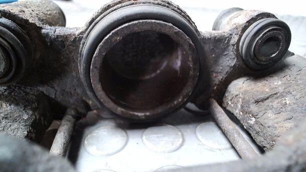 Foto: BREMSSATTEL VORN LINKS eines Mazda Demio 1.4
