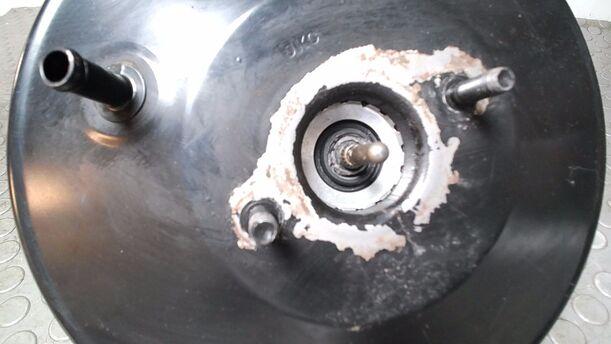 Foto: BREMSKRAFTVERSTÄRKER eines Mazda Demio 1.4