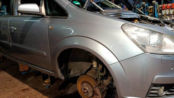 Foto: KOTFLÜGEL RECHTS eines Opel Zafira 2.2 Automatik