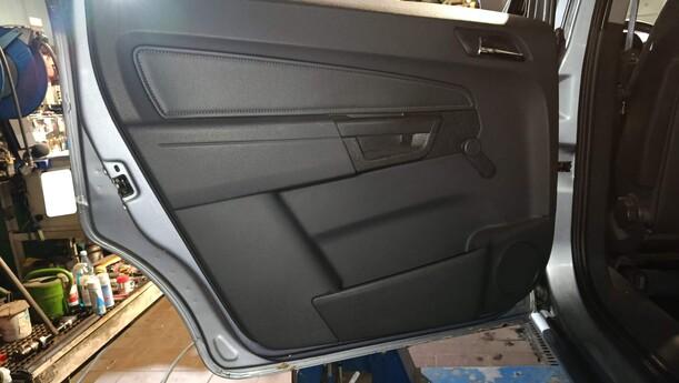 Foto: TÜR HINTEN LINKS eines Opel Zafira 2.2 Automatik