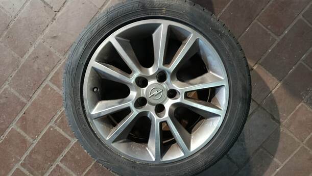 Foto: SATZ ALURÄDER / RADSATZ ALUFELGEN ( 17 ZOLL ) eines Opel Zafira 2.2 Automatik