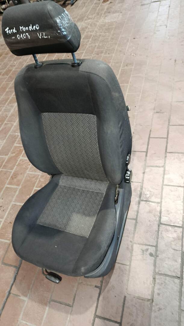 Foto: SITZ VORN LINKS / FAHRERSITZ eines Ford Mondeo 2.0 Turnier TDDI