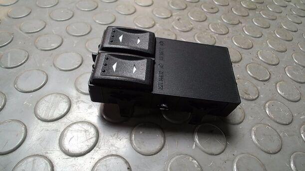 Foto: FENSTERHEBERSCHALTER eines Ford Mondeo 2.0 Turnier TDDI