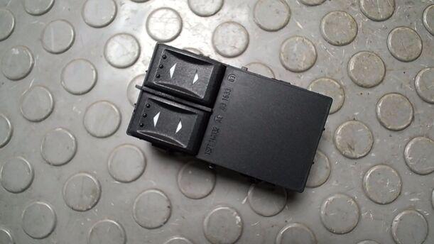 Foto: FENSTERHEBERSCHALTER eines Ford Mondeo 2.0 Turnier TDDI