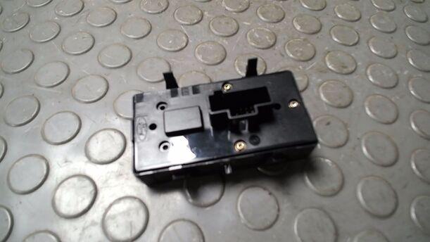 Foto: FENSTERHEBERSCHALTER eines Ford Mondeo 2.0 Turnier TDDI
