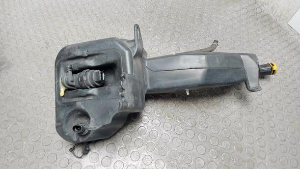 Foto: SCHEIBENWASCHBEHÄLTER ( SCHEINWERFERREINIGUNG ) eines Opel Zafira 2.2 Automatik
