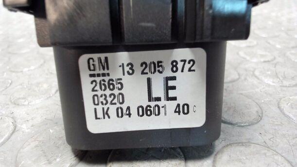 Foto: LICHTSCHALTER ( MIT NEBELSCHEINWERFER ) eines Opel Zafira 2.2 Automatik