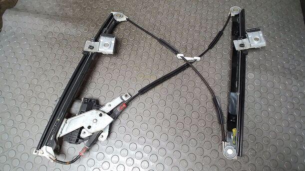 Foto: FENSTERHEBER ELEKTRISCH VORN LINKS eines Ford Mondeo 2.0 Turnier TDDI