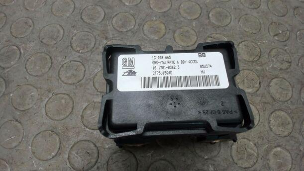 Foto: QUERBESCHLEUNIGUNGSSENSOR eines Opel Zafira 2.2 Automatik