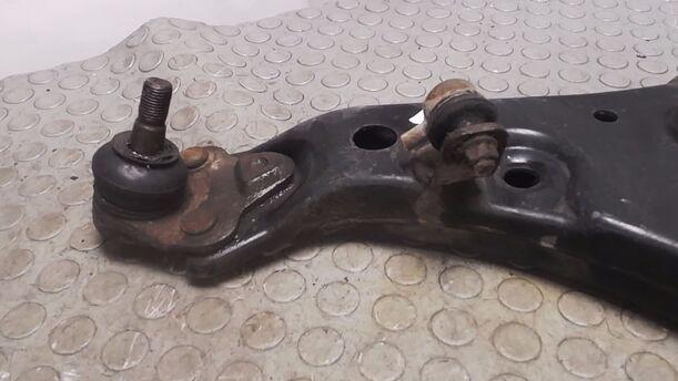 Foto: QUERLENKER LINKS eines Toyota Corolla 1.4