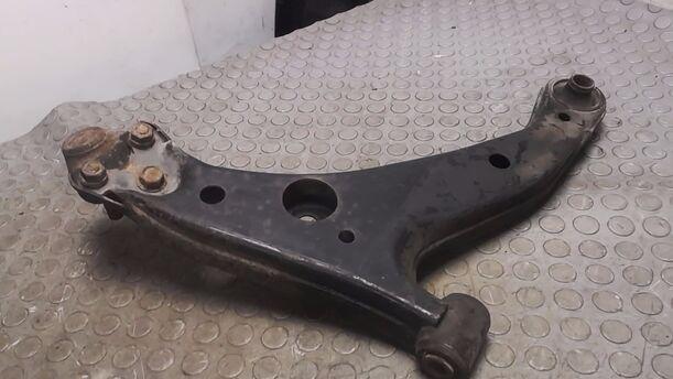 Foto: QUERLENKER LINKS eines Toyota Corolla 1.4