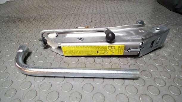 Foto: WAGENHEBER eines VW Golf 1.4 acenta