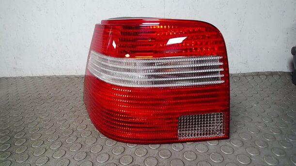 Foto: HECKLEUCHTE/ RÜCKLEUCHTE LINKS eines VW Golf 1.4