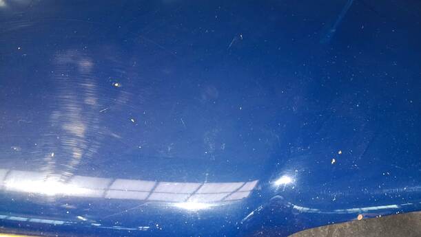 Foto: MOTORHAUBE eines Volvo V70 2.4