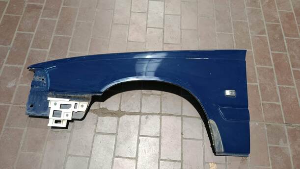 Foto: KOTFLÜGEL LINKS eines Volvo V70 2.4