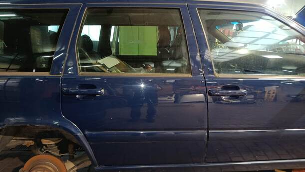 Foto: TÜR HINTEN RECHTS eines Volvo V70 2.4