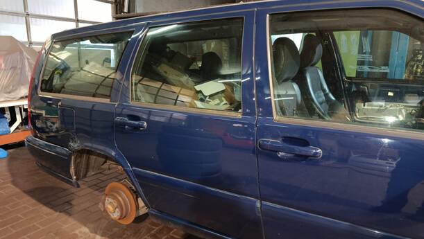 Foto: TÜR HINTEN RECHTS eines Volvo V70 2.4