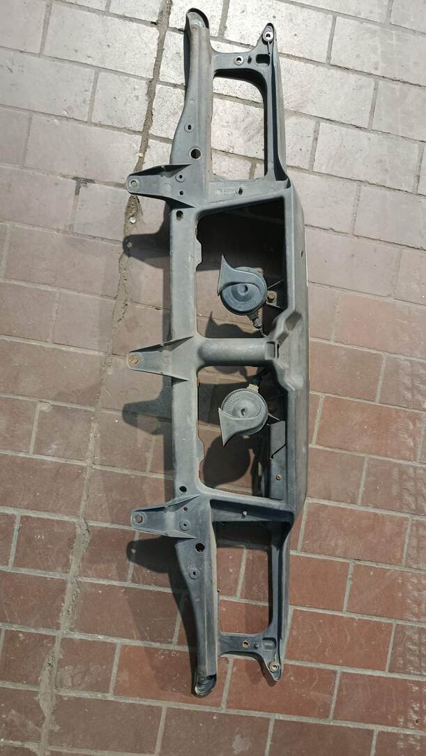 Foto: SCHLOSSTRÄGER / FRONTBLECH eines Volvo V70 2.4