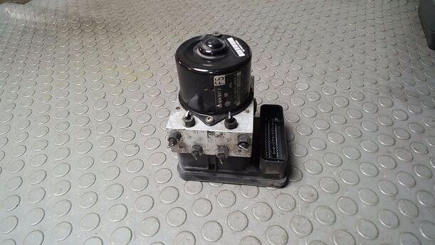 Foto: HAUPTBREMSAGREGAT ABS/ ESP eines VW Golf 1.4