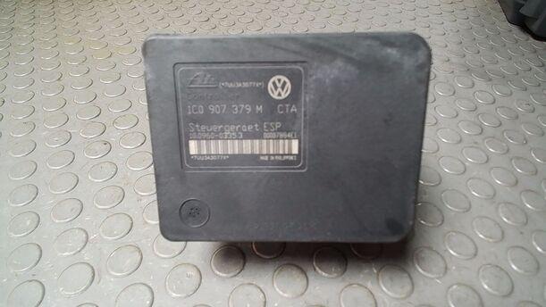 Foto: HAUPTBREMSAGREGAT ABS/ ESP eines VW Golf 1.4
