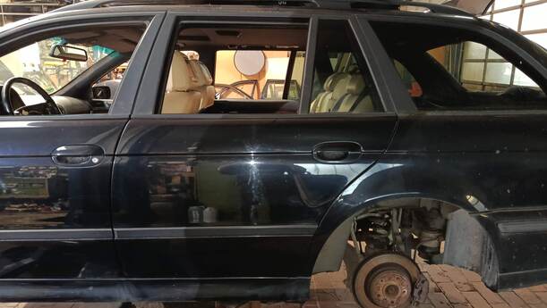 Foto: TÜR HINTEN LINKS ( TOURING ) eines BMW 523i touring