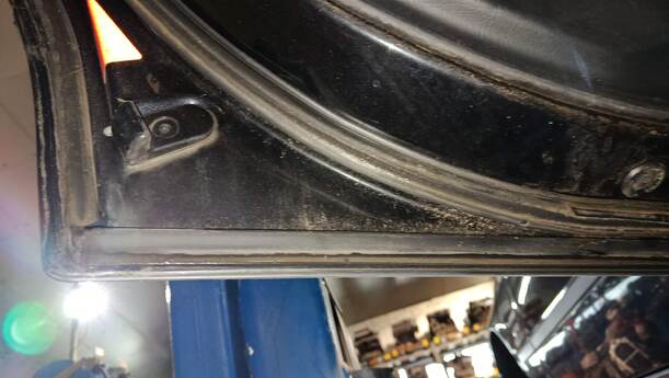 Foto: TÜR HINTEN LINKS ( TOURING ) eines BMW 523i touring