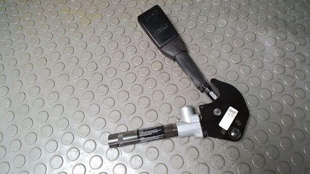 Foto: GURTSTRAFFER VORN LINKS eines BMW 523i touring