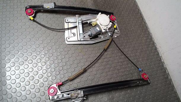 Foto: FENSTERHEBER ELEKTRISCH VORN LINKS ( BIS 2000 ) eines BMW 523i touring Si