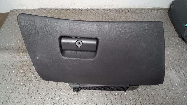 Foto: HANDSCHUHFACH eines BMW 523i touring Si