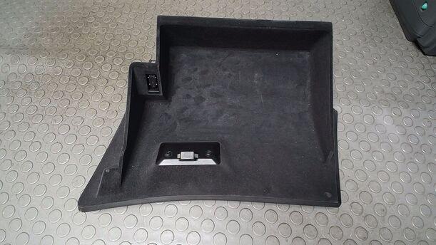 Foto: HANDSCHUHFACH eines BMW 523i touring Si