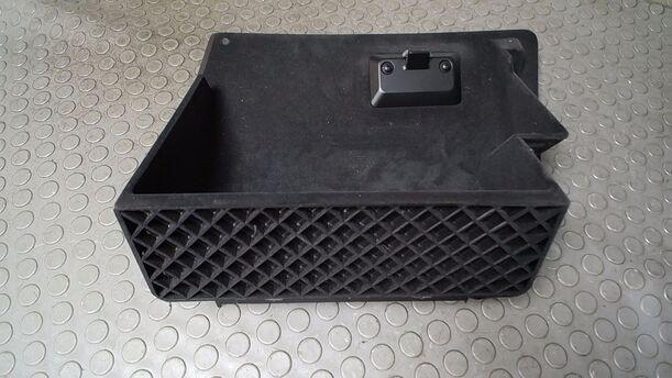 Foto: HANDSCHUHFACH eines BMW 523i touring Si